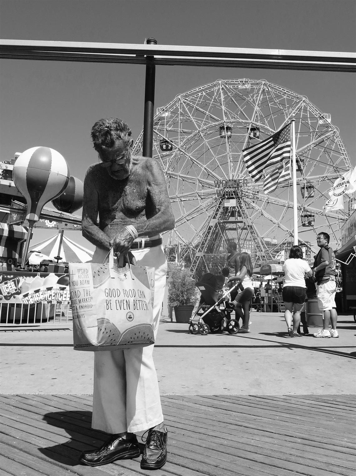 Martin Horspool, Topless in Coney Island - Brooklyn 2014. 